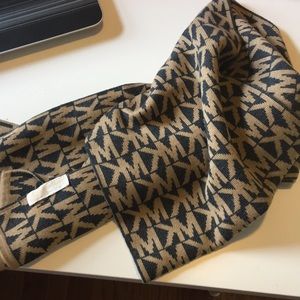 Michael Kors knit scarf